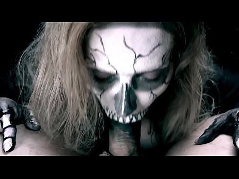 ❤️ Demon djevojka siše kurac svojim crnim ustima i guta spermu. ☑ Porno video na hr.porngifmag.ru